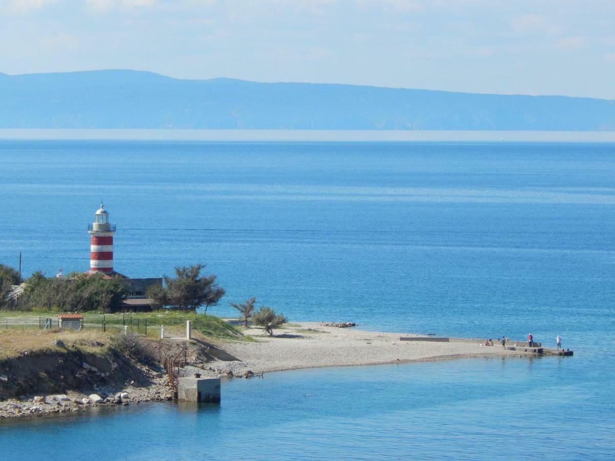 Apartament Fara