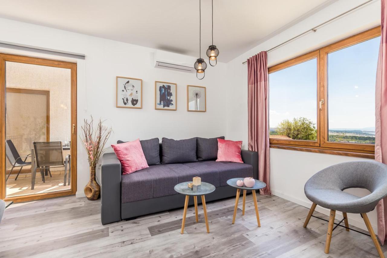 Apartament Fara *